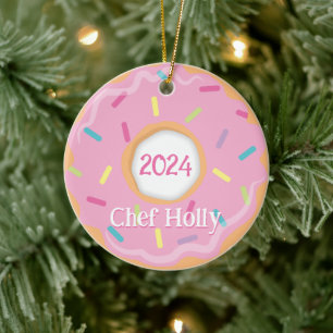 Ornamento De Cerâmica Chef de Donut Rosa, Cozinheiro ou Padeiro Natal
