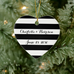 Ornamento De Cerâmica Chic Black White Stripes Nomes de script Natal