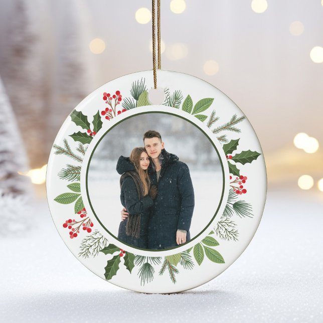 Ornamento De Cerâmica Chic Green Holly Christmas Wreath 2 Sided Photo (Criador carregado)