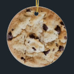 Ornamento De Cerâmica Chocolate Chip Cookie Romântico Natal<br><div class="desc">Um trocadilho de biscoito de chocolate bonito. Personalize as costas com sua própria mensagem personalizada.</div>