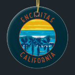 Ornamento De Cerâmica Circular Retrotraído das Encinitas California<br><div class="desc">Encinitas retro vetor viagem em estilo emblem. Localizado ao longo de seis milhas da costa do oceano Pacífico,  Encinitas é um lembrete sem estrondo da histórica cultura de praia da Estrada 101 que prosperou no médio dos anos 1900.</div>