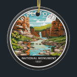 Ornamento De Cerâmica Círculo de Minnesota do Monumento Nacional da Pipe<br><div class="desc">Trabalho de arte de vetor de Pipestone. As pedreiras são sagradas a muitas nações tribais da América do Norte e foram consideradas território neutro no passado histórico,  onde todas as Nações podiam pedreiras para canos cerimoniais.</div>