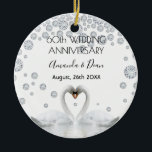 Ornamento De Cerâmica cisnes brancas do aniversário do casamento de 60 d<br><div class="desc">Dois belos cisnes apaixonados por dobrar a cabeça e formar um coração. Decorado com diamantes falsos. Espanhol branco, perfeito para um aniversário de casamento de diamante! Um casal cisne fica juntos para a vida, então eles são o símbolo perfeito do amor. Com o texto: 60º Aniversário. Modelo para dois nomes,...</div>