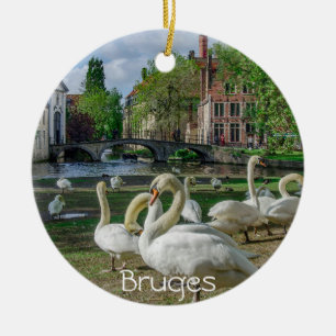Ornamento De Cerâmica Cisnes brancas no centro de Bruges