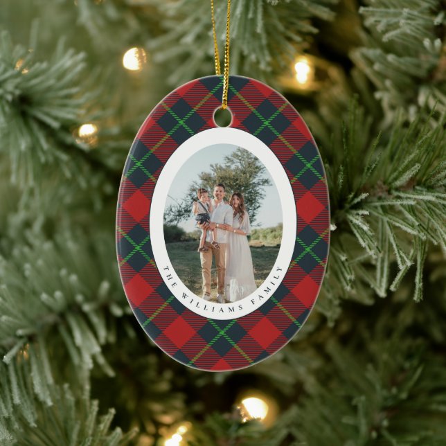 Ornamento De Cerâmica Classic Red and Green Plaid Family Photo Holiday (Árvore)