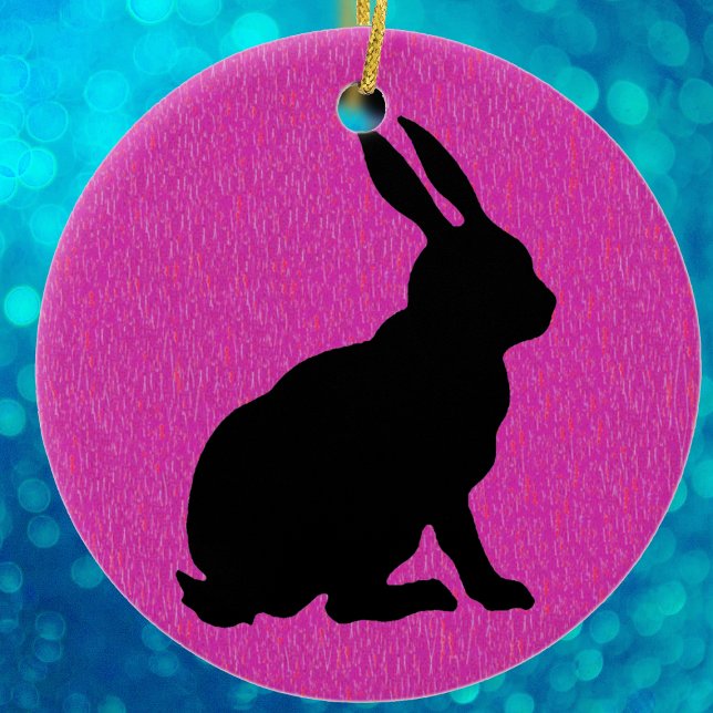 Ornamento De Cerâmica Coelho Negro Silhoute a Rosa (Sitting rabbit in black silhouette on vibrant pink Easter hanging ornament.)