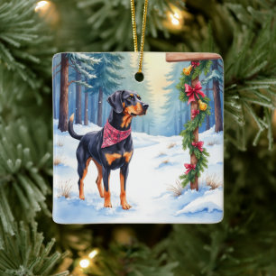 Ornamento De Cerâmica Coonhound Black and Tan em Trilha Florestal em Aqu