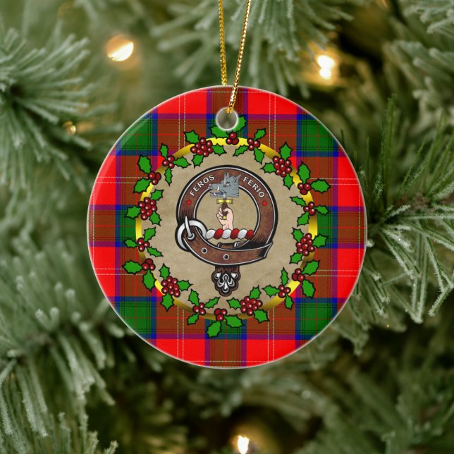 Ornamento De Cerâmica Crachá Clã Chisholm & Tartan Personalizado Xmas (Árvore)