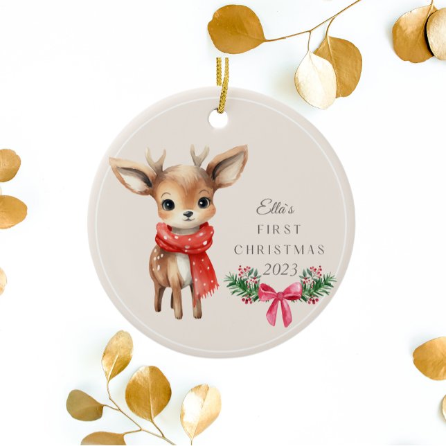 Ornamento De Cerâmica Criança Personalizada Cute de Cerveja Primeiro Nat (Cute Deer Personalized Kid`s First Christmas Ceramic Ornament)