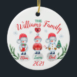 Ornamento De Cerâmica Crianças com nome da família de Natal<br><div class="desc">3 bonitos design de bonitos bonitos de neve (disponível com 4 e 5 pessoas também,  no meu compro) para a sua família com o seu próprio texto e nomes. Design da família de Natal Watercolor para a sua família ou como presente de Natal.</div>