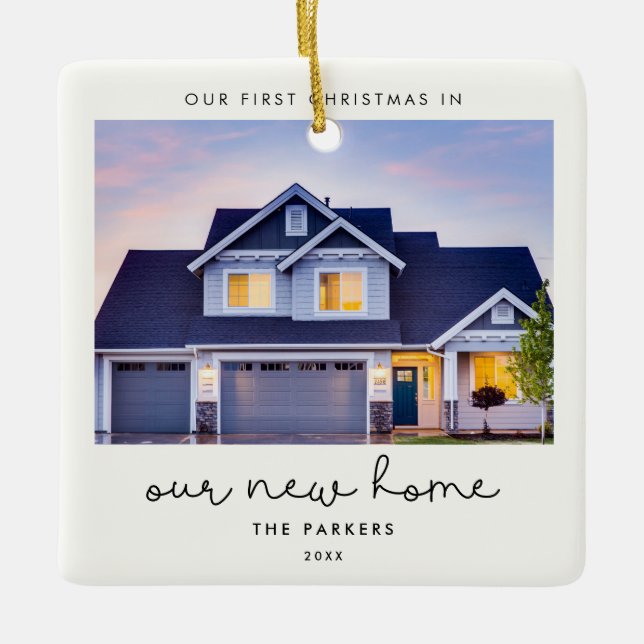 Ornamento De Cerâmica Curioso Nosso Primeiro Natal em nossa nova casa (Frente)