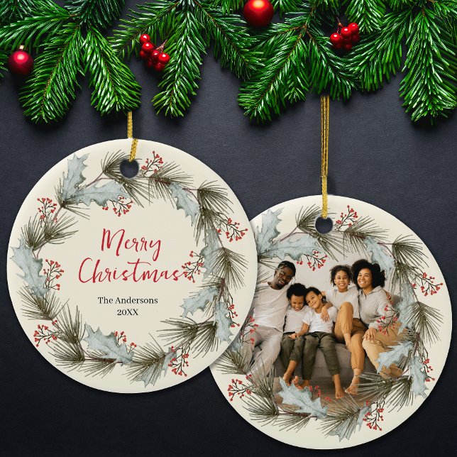 Ornamento De Cerâmica Custom Holiday Keepsake with Wreath Family Photo (Criador carregado)
