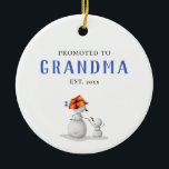 Ornamento De Cerâmica Cute Snowman Promovido à Vovó<br><div class="desc">Um admirável boneco de neve de inverno promovido ao ornamento da vovó para fazer uma espécie de gravidez revela esta próxima temporada de festas. A ilustração mostra uma avó moça caminhando com seu pequeno neto boneco de neve. Ilustrada e projetada por Patricia Alvarez.</div>