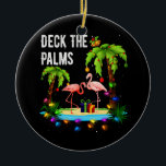 Ornamento De Cerâmica Deck Tree Beach Flamingo Xmas Natal<br><div class="desc">Camiseta Palm Tree. Excelente de presente para quem ama férias de praia. Com uma design retrovisor de vintage que foi inspirada na moda dos anos 60 e 70.Se você gosta dessa camiseta da palmeira. surfista, camiseta hippie é a camiseta perfeita para a ilha tropical, solte o show Ur LOVE s...</div>