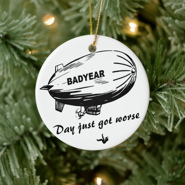 Ornamento De Cerâmica Defendendo a Gravidade de um Ano Mau 🎈 (Árvore)