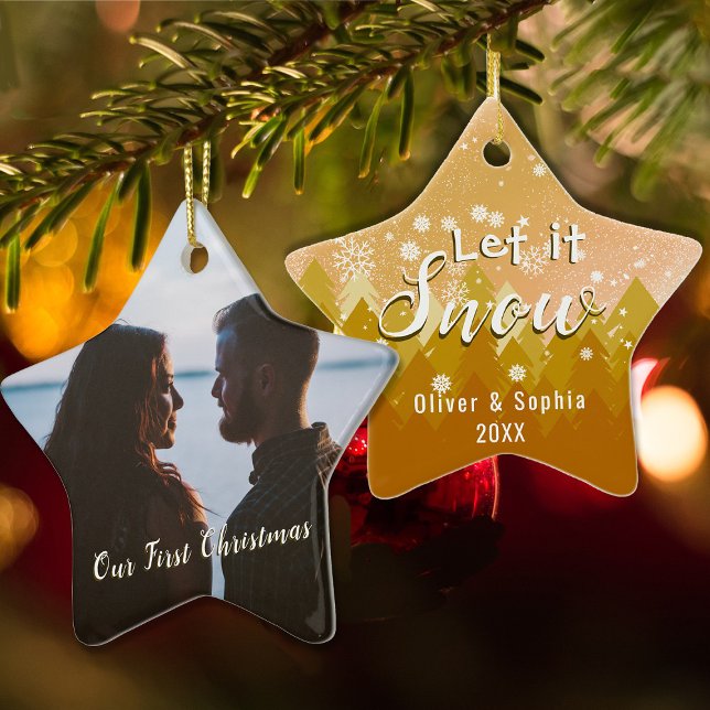 Ornamento De Cerâmica Deixe-o nevar Primeira Foto de Natal Dourada (Criador carregado)
