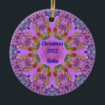 Ornamento De Cerâmica DELTA ~ CHRISTMAS Vermelho Verde Azul Rosa 2022 ~<br><div class="desc">Este adorável ornamento cerâmico é decorado com um dos meus designs de caleidoscópio originais. Ficaria adorável pendurado numa árvore de Natal.</div>