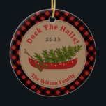 Ornamento De Cerâmica Dock The Halls Canoe Xadrez de Foto da Árvore de N<br><div class="desc">Ilustração de uma canoa vermelha decorada com luzes de Natal com dentro de árvore de Natal. O fundo é o estoque de papelão castanho com borda de xadrez de búfalos vermelha e preta. Personalize o texto. Personalize a foto atrás.</div>