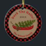 Ornamento De Cerâmica Dock The Halls Canoe Xadrez de Foto da Árvore de N<br><div class="desc">Ilustração de uma canoa vermelha decorada com luzes de Natal com dentro de árvore de Natal. O fundo é o estoque de papelão castanho com borda de xadrez de búfalos vermelha e preta. Personalize o texto. Personalize a foto atrás.</div>