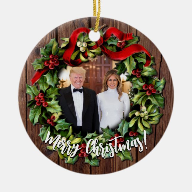 Ornamento De Cerâmica Donald Trump & Melania 2022 Holly Wreath (Frente)