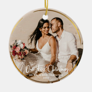 Ornamento De Cerâmica Dourado Enquadrou Nosso Primeiro Natal Sr. & Sra. 