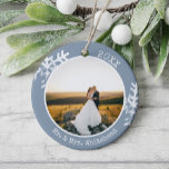 Ornamento De Cerâmica Dusty Blue Novo Floco de Neve 1 rua Natal<br><div class="desc">Este é um ornamento perfeito para um presente familiar. Com seus flocos de neve rústicos brancos gostam de decorar a árvore com este design personalizado.</div>