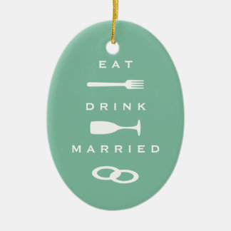 Ornamento De Cerâmica EAT DRINK CASADO com o moderno feriado azul