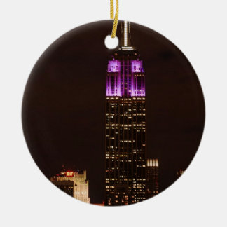 Ornamento De Cerâmica Edifício Emp St em Roxo e Branco 01