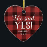 Ornamento De Cerâmica Ela disse sim! Verificação do Buffalo Vermelho de<br><div class="desc">Ela disse que sim! Personalize com seu texto e foto.</div>