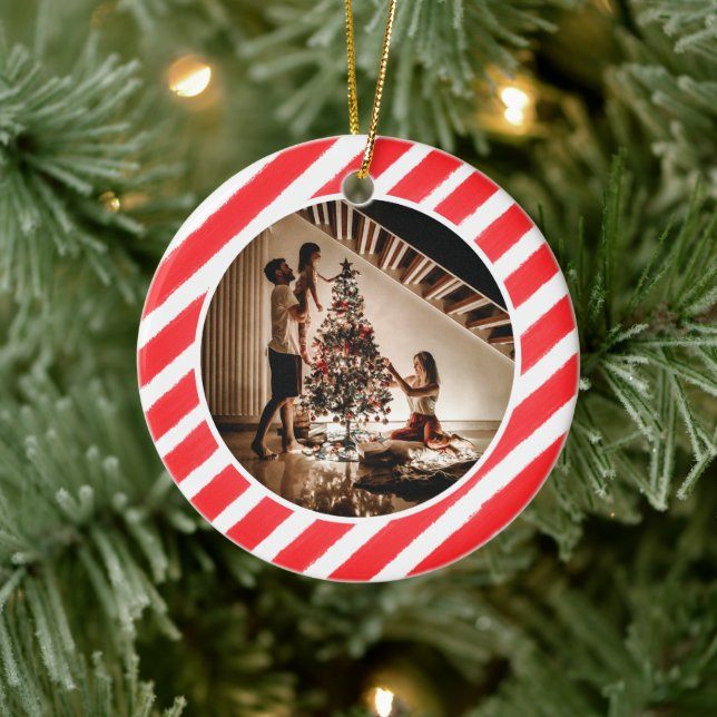 Ornamento De Cerâmica Elegant Modern Red Stripes Christmas Family Photo (Árvore)
