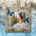 Ornamento De Cerâmica Elegante Blue Butterfly Quinceanera Foto de Natal<br><div class="desc">Lindas borboletas azuis personalizadas/Enfeites de natal personalizados é versátil para temas elegantes e azuis da Quinceanera. As borboletas azuis em torno de uma foto decorativa podem ser facilmente redimensionadas e reposicionadas neste presente comemorativo. Um verde,  bege,  castanho para o Natal ou 15.</div>