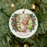 Ornamento De Cerâmica Elegante Floral Greenery Natal 2 Crianças Fotográf<br><div class="desc">Nossos filhos crescem tão rápido! Crie um tesouro com esta linda árvore de Natal! Apresenta verde de inverno desenhado à mão e flores em cores rústicas de vermelho de tijolo e vários tons de verde sobre um fundo de marfim. Fácil de personalizar, com modelos de fotos e texto na parte...</div>