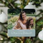 Ornamento De Cerâmica Elegante Você Será Minha Porta-Voz? 2 Foto<br><div class="desc">Por que não pedir aos seus amigos para serem madrinhas no seu casamento com esta elegante decoração de manutenção de fotos? Design apresenta duas fotografias da sua escolha, um bloco verde sábio que pode ser mudado para qualquer cor para se adequar ao seu tema e confete de coração dourado. Pode...</div>