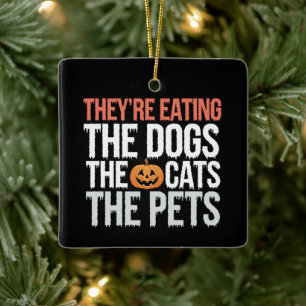 Ornamento De Cerâmica Eles Estão Comendo Os Cachorros Os Gatos Os Animai