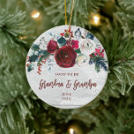 Ornamento De Cerâmica Em Breve Ser Vovó E Vovô Personalizado Floral<br><div class="desc">Em Breve,  Vovó E Vovô Personalizaram O Ornamento De Cerâmica Floral. Personalize com suas informações personalizadas tanto na frente quanto na parte traseira.</div>