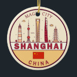 Ornamento De Cerâmica Emblem Skyline Cidade de Xangai China<br><div class="desc">Design de arte colorida e minimalista de Xangai,  com monumentos e marcos da cidade na China.</div>