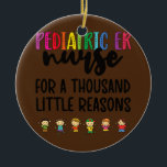 Ornamento De Cerâmica Enfermeiros de Peds ER Pequenas Razões para Emergê<br><div class="desc">O Peds ER Enfermeira Pequenas Razões Para A Presença De Enfermeiro Pediátrico. Presente perfeito para seu pai, mãe, pai, homens, mulheres, amigos e familiares no Dia de Ação de Graças, Dia de Natal, Dia de as mães, Dia de os pais, 4 de julho de 1776 Dia Independente, Dia dos Veteranos,...</div>