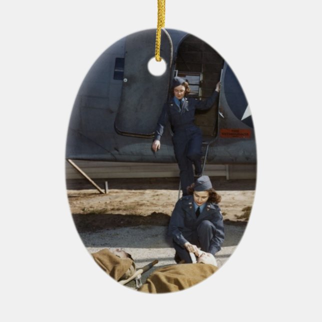 Ornamento De Cerâmica Enfermeiros de Voo USAAF e Cuidados Médicos com Fe (Frente)