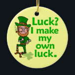 Ornamento De Cerâmica Engraçado Irlandês, Lucky Leprechaun<br><div class="desc">Este duende furioso não tem interesse em sorte. Ele faz a própria sorte. Então não espere que ele esteja sorrindo e tremendo debaixo de um arco-íris brilhante. Ele está com o punho pronto para lutar. Ele tem um ninho nas lábios e um cano na boca. E ele também tem balas...</div>