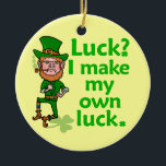 Ornamento De Cerâmica Engraçado Irlandês, Lucky Leprechaun<br><div class="desc">Este duende furioso não tem interesse em sorte. Ele faz a própria sorte. Então não espere que ele esteja sorrindo e tremendo debaixo de um arco-íris brilhante. Ele está com o punho pronto para lutar. Ele tem um ninho nas lábios e um cano na boca. E ele também tem balas...</div>