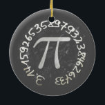 Ornamento De Cerâmica Ensino De Chalkboard Pi Day Pi Day<br><div class="desc">Não é irracional conhecer seu Pi. O professor postou os dígitos mais significativos na forma circular de Pi, juntamente com o símbolo em giz. Celebre o Dia Pi a cada 14 de março, que é também o aniversário de Albert Einstein. Você acha que isso é apenas uma coincidência ou é...</div>