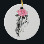 Ornamento De Cerâmica Esqueleto Da Mão Do gótico Com Rosa Rosa Rosa | DE<br><div class="desc">Embarque a beleza assombrosa da estética gótica com este ornamento evocativo que inclui a frase "Morto de Dentro." Mostrando uma ilustração detalhada de um esqueleto com mão delicadamente segurando uma rosa-rosa, essa trabalho de arte simboliza a justaposição da mortalidade e delicada beleza. Perfeito para as estações do outono e do...</div>