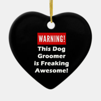 Ornamento De Cerâmica Este Groomer do cão é Freaking impressionante!