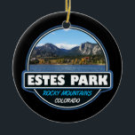 Ornamento De Cerâmica Estes Park Colorado Viagem Art Emblem<br><div class="desc">A design de arte Estes Park mostrando a cidade no norte Colorado. É conhecida como base para o Parque Nacional da Montanha Rochosa.</div>