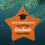 Ornamento De Cerâmica Estrela de graduação personalizada do Formando Ora<br><div class="desc">Este moderno Enfeites de natal de estrelas de graduação personalizada em laranja apresenta tipografia clássica do seu nome de universidade ou universidade para a classe de 2023. Personalize com o seu ano de graduação com o script de chic manuscrito e o boné de formando preto para um presente de formando...</div>