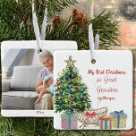Ornamento De Cerâmica Excelente de fotos vovó Primeira Árvore de Natal e<br><div class="desc">Meu Primeiro Natal como vovó Excelente... personalizado com o nome do novo neto, o ano e uma foto no verso. A design apresenta uma árvore de natal iluminada com presentes embrulhados em berço e presentes. O adorável ornamento de feriado de um bebê novo e doce continua celebrando uma nova adição...</div>