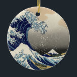 Ornamento De Cerâmica Excelente Wave de Kanagawa Oriental Fine Art<br><div class="desc">Vintage aquarela do que alguns dizem é uma onda de marés prestes a atingir a costa do Japão enquanto pescadores tentam escapar em seus barcos. O Monte Fuji está ao fundo.</div>