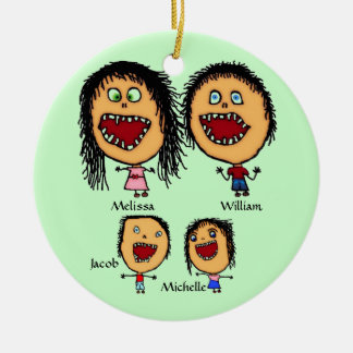 Ornamento De Cerâmica Família Louca de Pais com Dois Filhos Cartoon