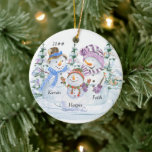 Ornamento De Cerâmica Família Snowman de 3 Fatos Personalizados de Natal<br><div class="desc">Enfeites de natal personalizado bonito para uma família de 3. Design de dois lados apresenta uma feliz trio de homens de neve cercados por árvores de natal e você pode personalizá-la com o ano e seus nomes.</div>