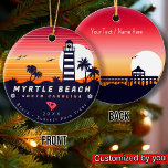 Ornamento De Cerâmica Farol de Myrtle Beach SC Retro Sunset Souvenirs<br><div class="desc">Myrtle Beach retro design de praia para férias. Ilha de Myrtle Beach, Carolina do Sul, em Vintage souvenir para viagem para a ilha da Carolina do Sul. Myrtle Beach trabalho de arte para férias da Carolina do Sul e mochilas. Myrtle Beach retro souvenir. Design para mochilas e viagem para a...</div>